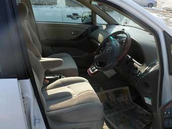 2002 Toyota Harrier Pictures