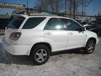 2002 Toyota Harrier Pictures