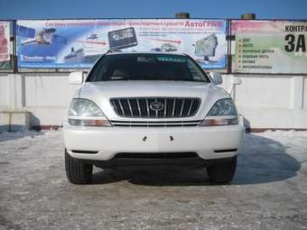 2002 Toyota Harrier Pictures