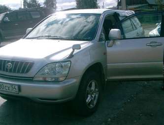 2002 Toyota Harrier Pictures