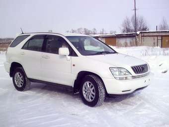 2002 Toyota Harrier Images