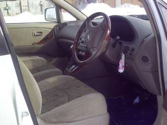2002 Toyota Harrier Pics