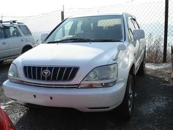 2002 Toyota Harrier Photos