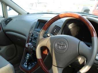 2002 Toyota Harrier Pictures