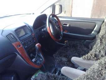 2002 Toyota Harrier Pictures