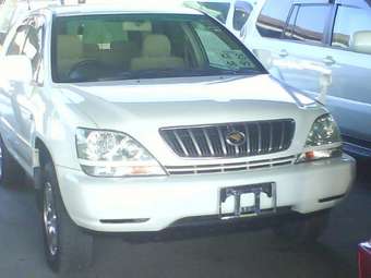 2002 Toyota Harrier Pictures