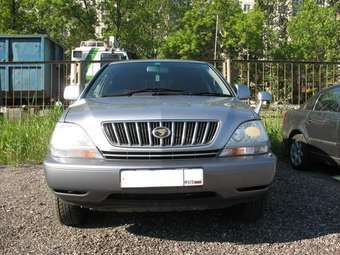 2002 Toyota Harrier Photos