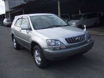 2002 Toyota Harrier Images