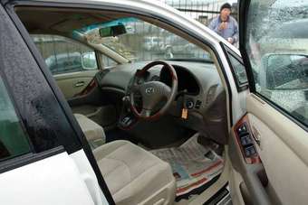 2002 Toyota Harrier Pictures