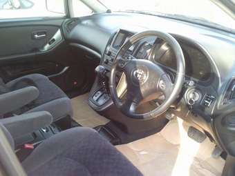 2002 Toyota Harrier Photos