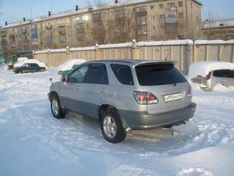2002 Toyota Harrier Images
