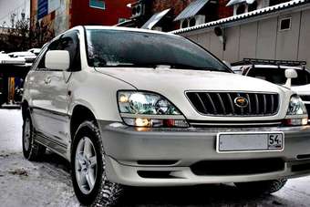2002 Toyota Harrier Pictures