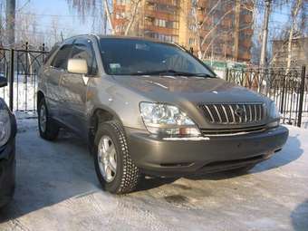 2002 Toyota Harrier Pictures
