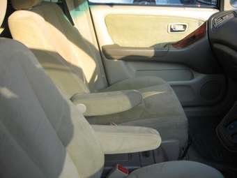 2002 Toyota Harrier Images