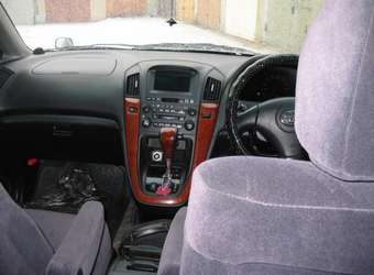 2002 Toyota Harrier Photos