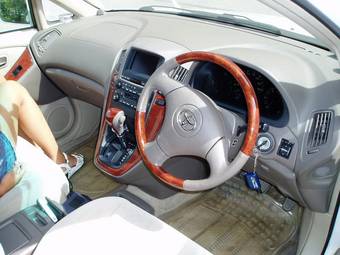 2002 Toyota Harrier Pictures