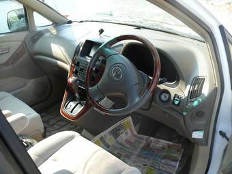 2002 Toyota Harrier Pictures