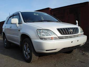 2002 Toyota Harrier Pictures