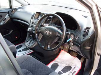 2002 Toyota Harrier Photos