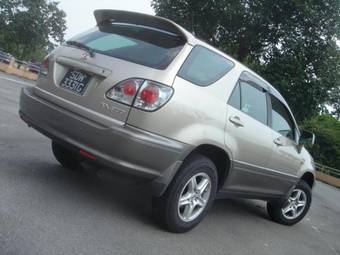 2002 Toyota Harrier Pictures
