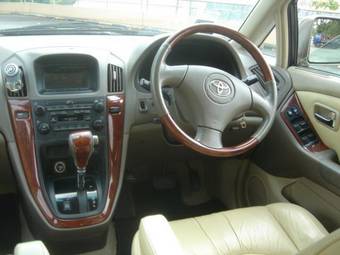 2002 Toyota Harrier Pictures