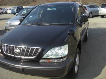 2002 Toyota Harrier Photos