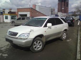 2002 Toyota Harrier Pictures