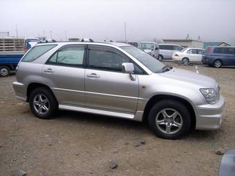 2002 Toyota Harrier Pictures