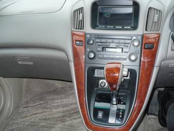 2002 Toyota Harrier Images