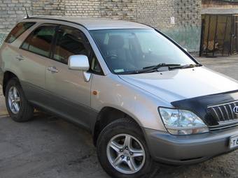 2002 Toyota Harrier Pictures