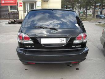 2002 Toyota Harrier Photos