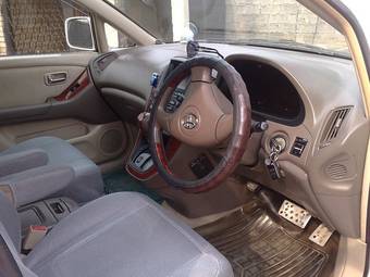 2002 Toyota Harrier Photos