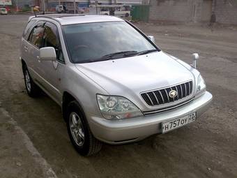 2002 Toyota Harrier Photos