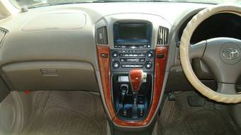 2002 Toyota Harrier Photos