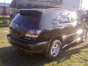 2002 Toyota Harrier Images