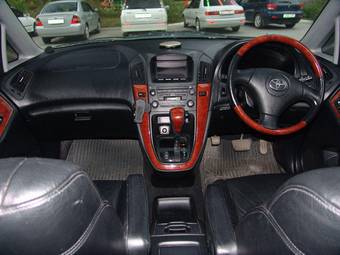 2002 Toyota Harrier Pictures