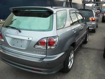 2002 Toyota Harrier Images