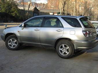 2002 Toyota Harrier Pictures
