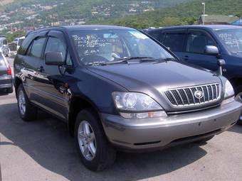 2002 Toyota Harrier Images
