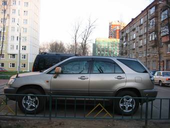 2002 Toyota Harrier Pictures