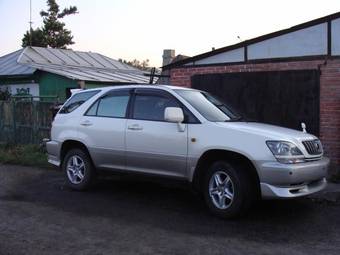 2002 Toyota Harrier Pictures