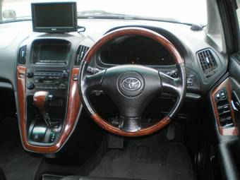 2002 Toyota Harrier Images