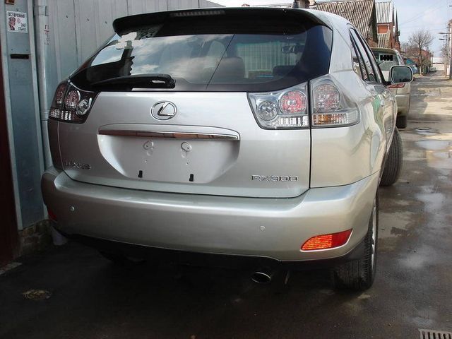 2003 Toyota Harrier