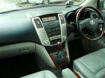 2003 Toyota Harrier Images