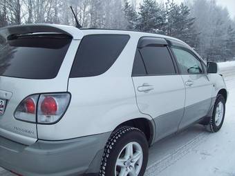 2003 Toyota Harrier Images