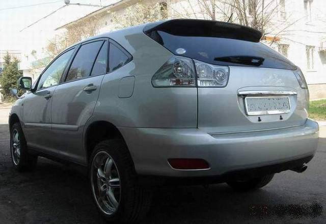 2004 Toyota Harrier