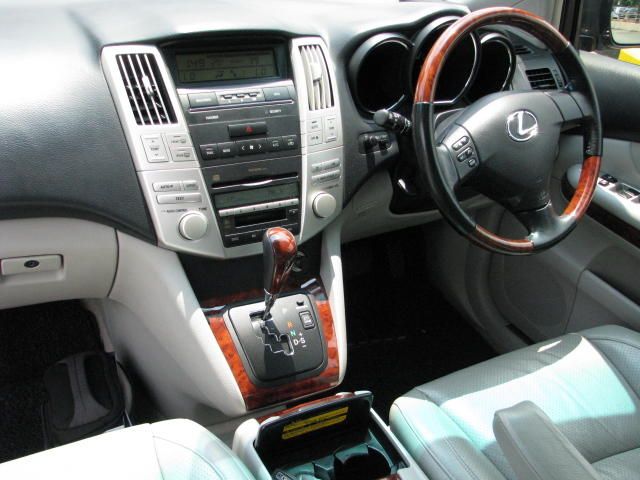2004 Toyota Harrier