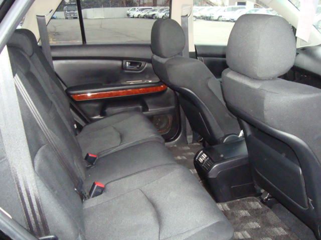 2004 Toyota Harrier