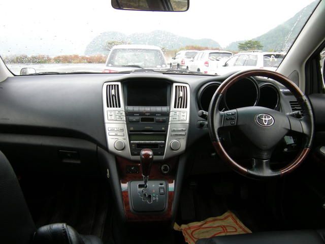 2004 Toyota Harrier