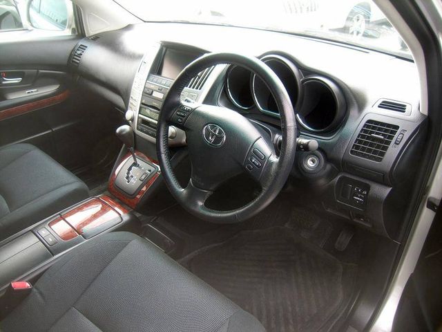 2004 Toyota Harrier